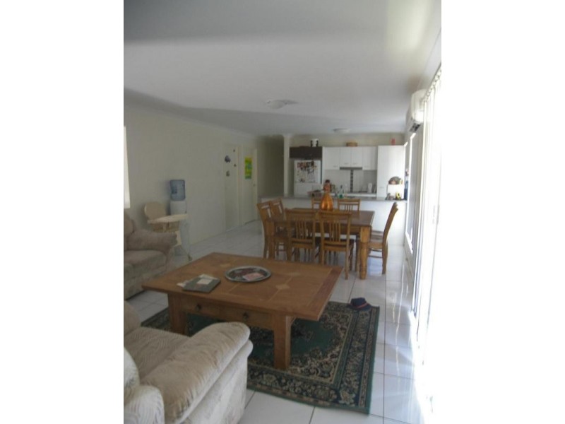 8 Green Place, Redland Bay QLD 4165