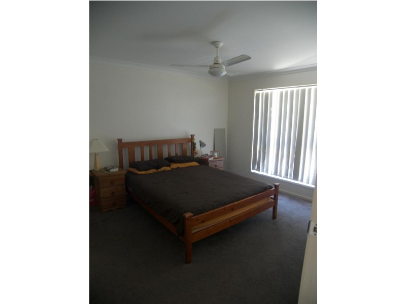 8 Green Place, Redland Bay QLD 4165