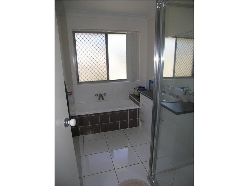 8 Green Place, Redland Bay QLD 4165