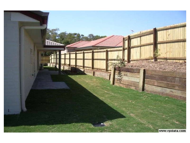 8 Green Place, Redland Bay QLD 4165