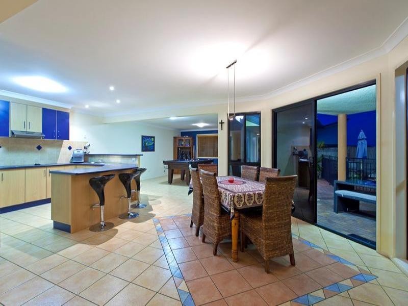 10 Torquay Road, Redland Bay QLD 4165