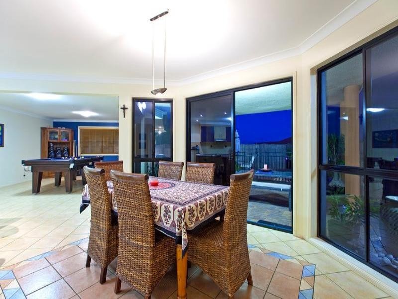 10 Torquay Road, Redland Bay QLD 4165