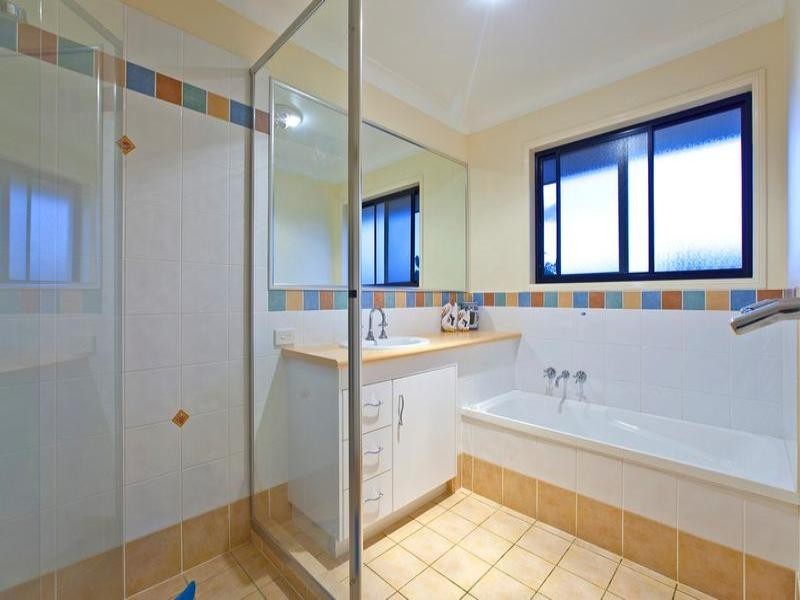 10 Torquay Road, Redland Bay QLD 4165