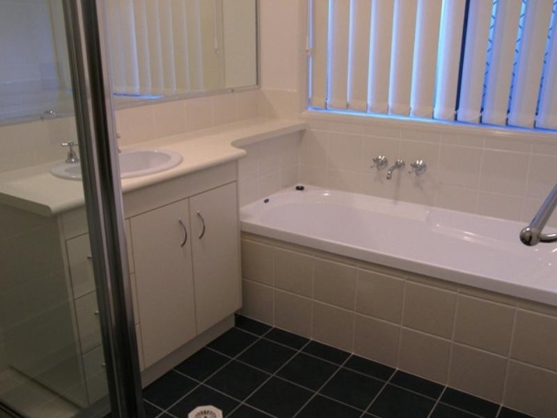 6 Scampi Place, Redland Bay QLD 4165