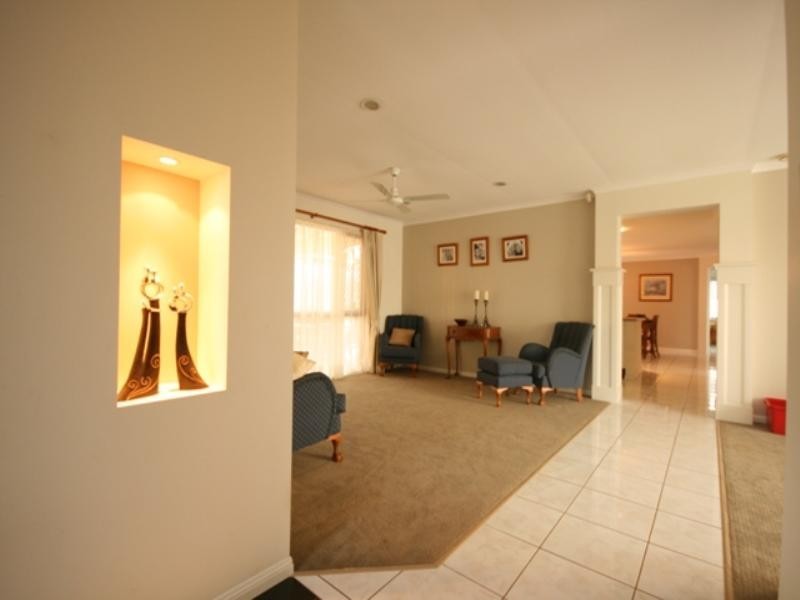 5 Roger Court, Redland Bay QLD 4165
