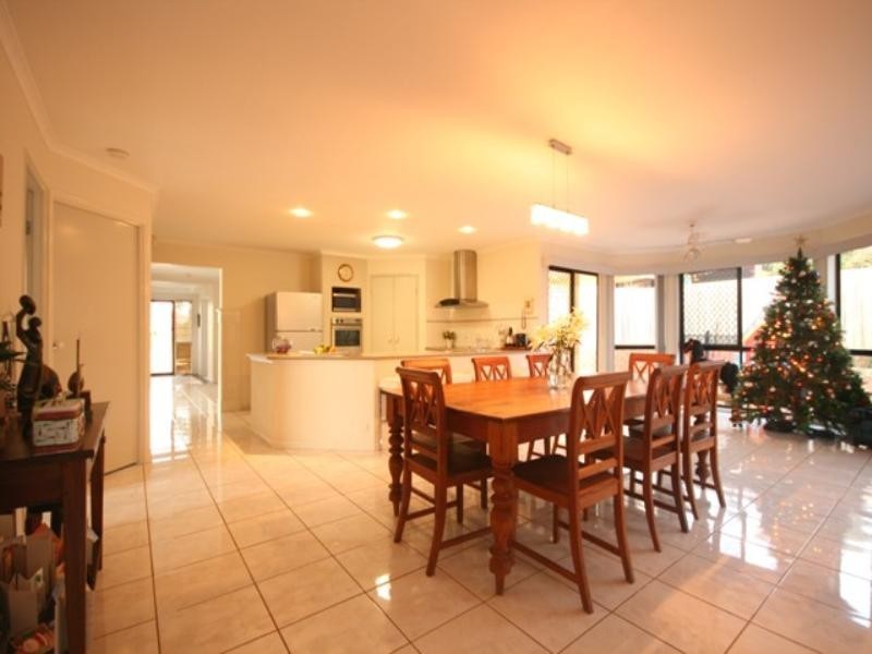 5 Roger Court, Redland Bay QLD 4165