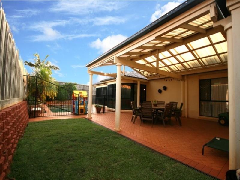 5 Roger Court, Redland Bay QLD 4165