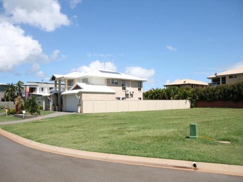 8 Newcomb Court, Redland Bay QLD 4165