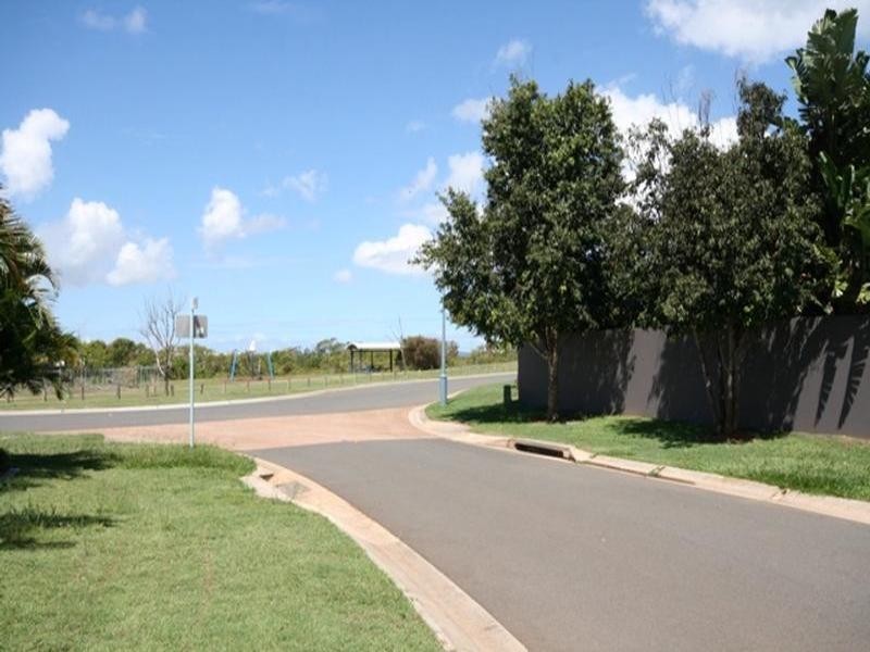 8 Newcomb Court, Redland Bay QLD 4165