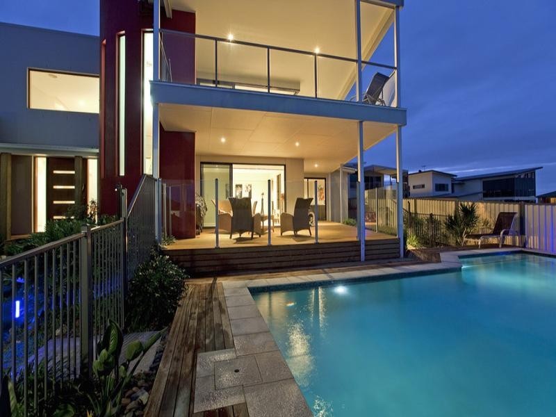 27 Huntly Place, Redland Bay QLD 4165