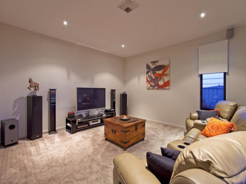 27 Huntly Place, Redland Bay QLD 4165