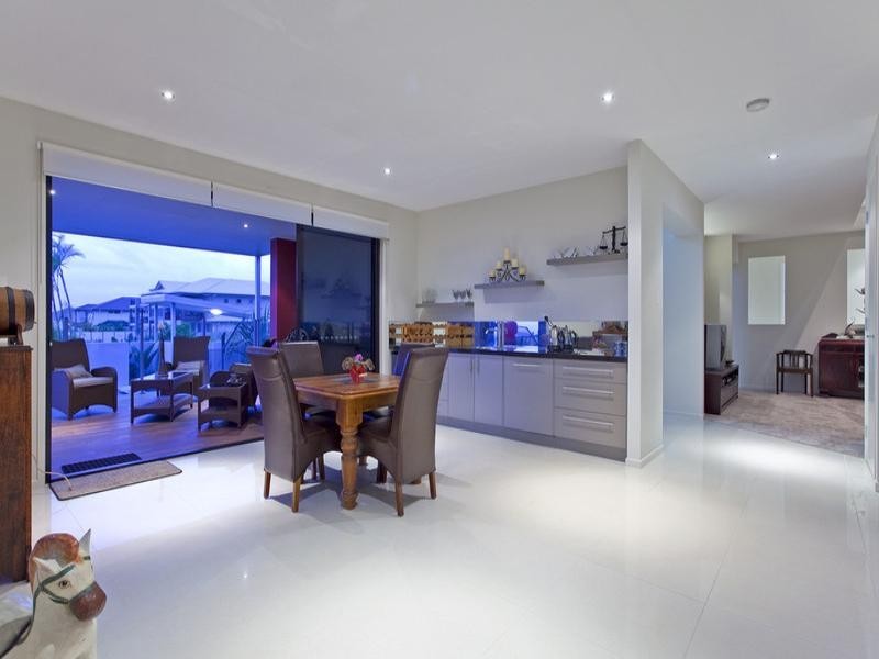 27 Huntly Place, Redland Bay QLD 4165