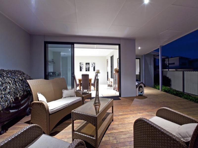27 Huntly Place, Redland Bay QLD 4165