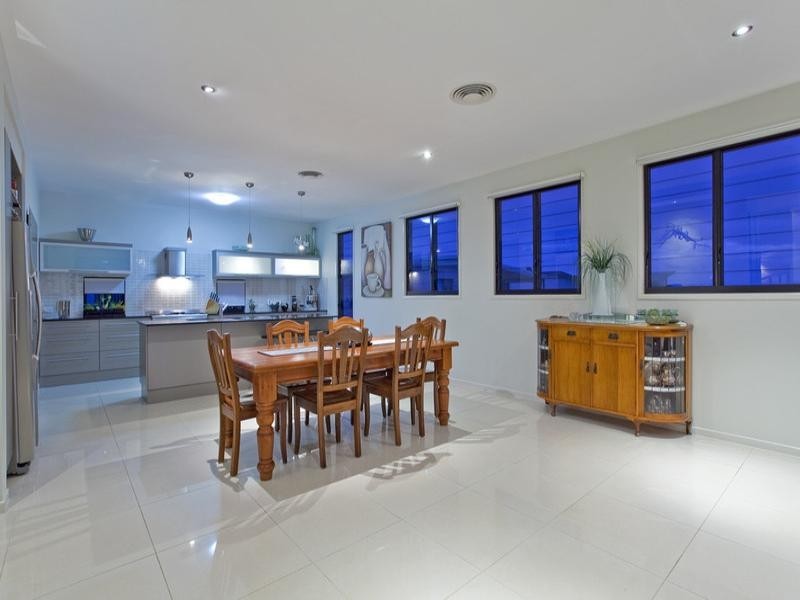 27 Huntly Place, Redland Bay QLD 4165