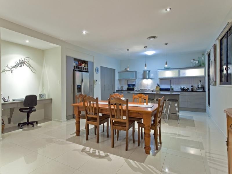 27 Huntly Place, Redland Bay QLD 4165