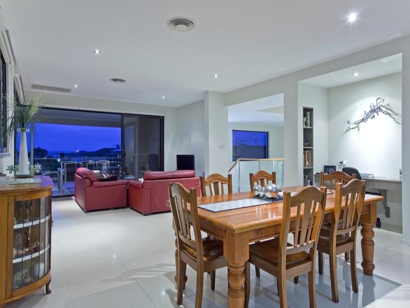 27 Huntly Place, Redland Bay QLD 4165