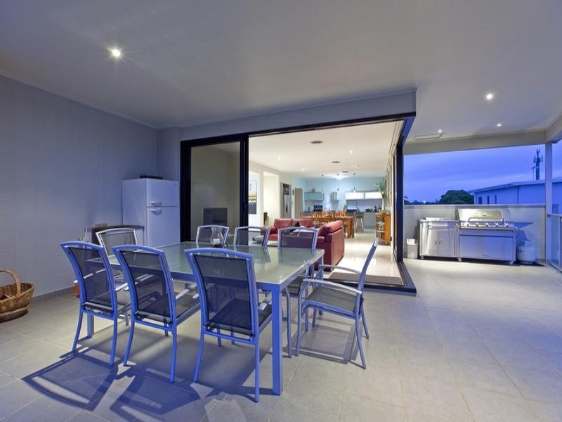 27 Huntly Place, Redland Bay QLD 4165