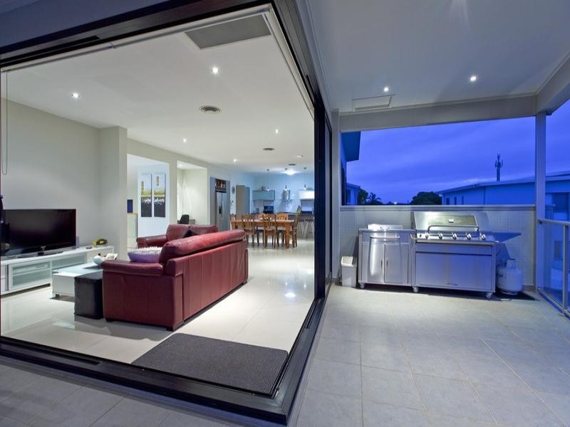 27 Huntly Place, Redland Bay QLD 4165