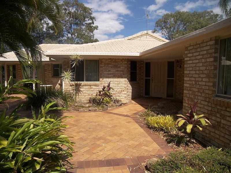 8 Vine Street, Redland Bay QLD 4165
