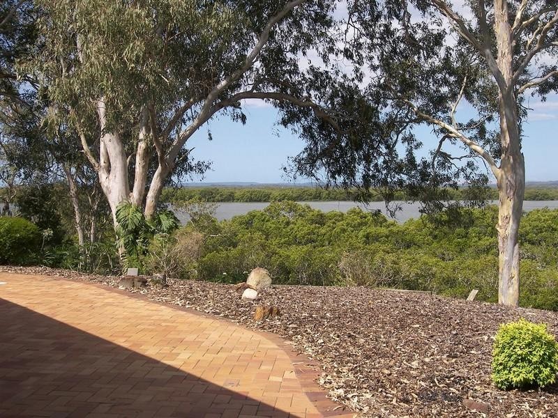 8 Vine Street, Redland Bay QLD 4165