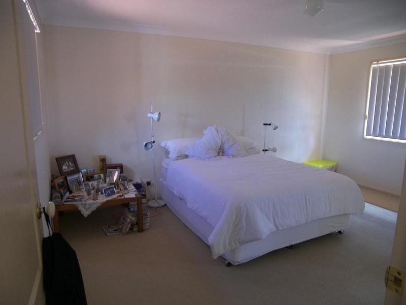 1 Lindeman Place, Redland Bay QLD 4165