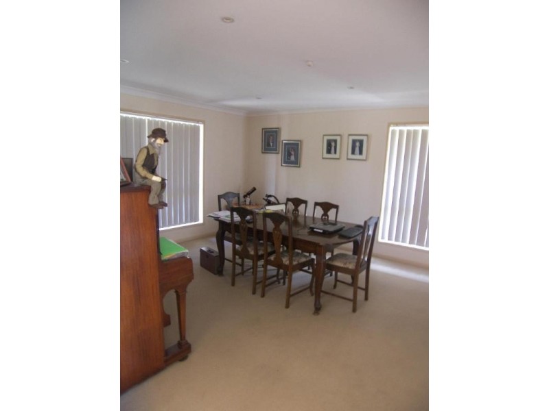 1 Lindeman Place, Redland Bay QLD 4165