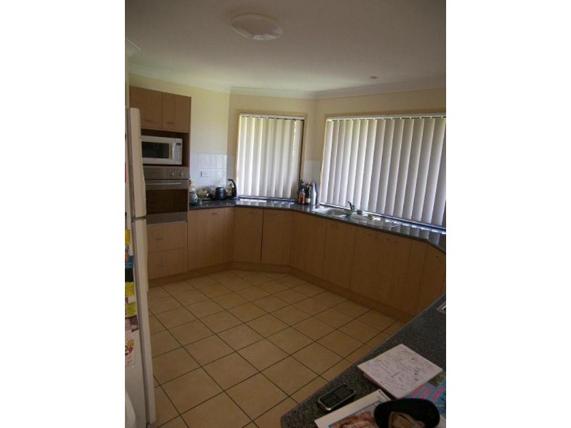 1 Lindeman Place, Redland Bay QLD 4165