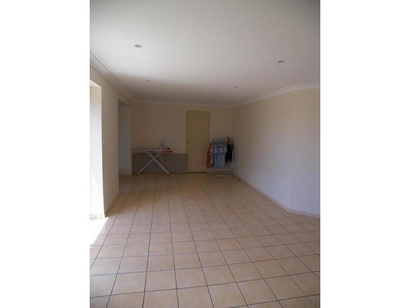 1 Lindeman Place, Redland Bay QLD 4165