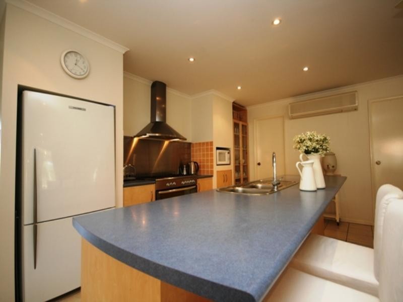 6 Seagrass Place, Redland Bay QLD 4165