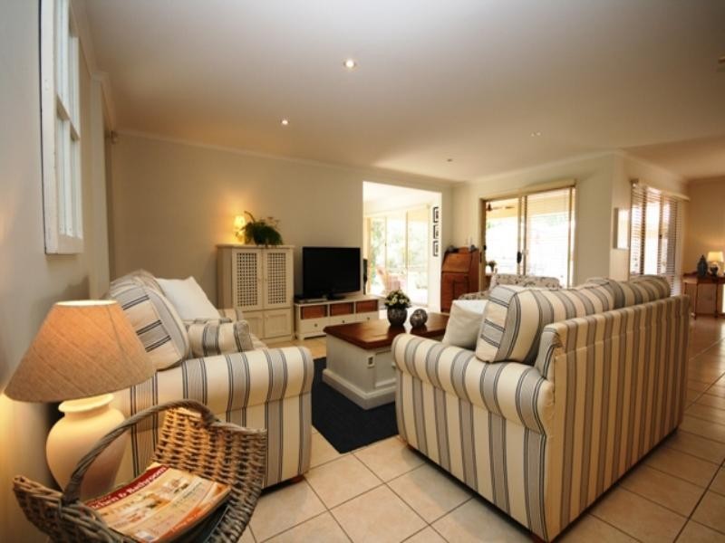 6 Seagrass Place, Redland Bay QLD 4165