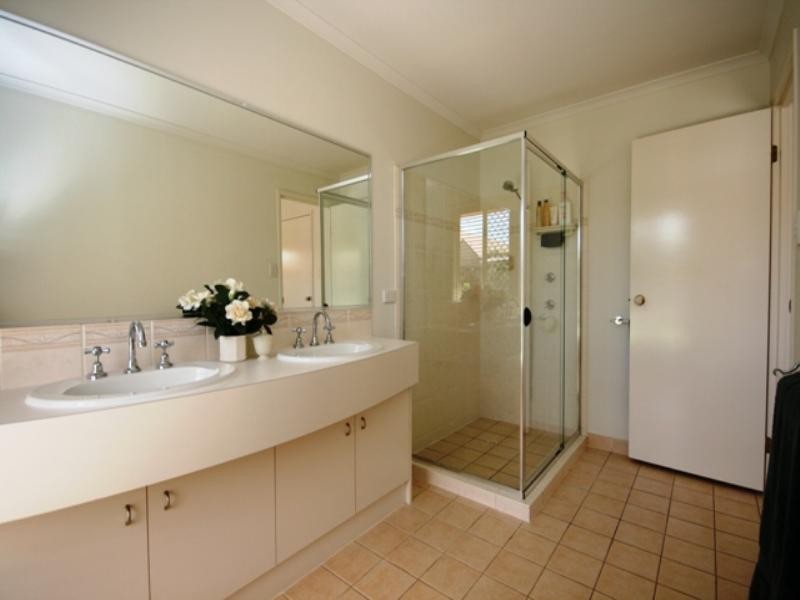 6 Seagrass Place, Redland Bay QLD 4165