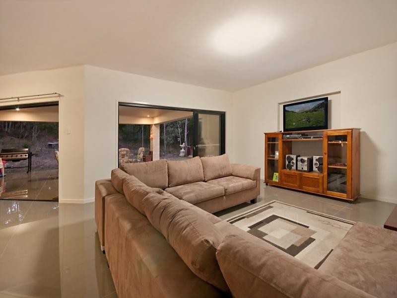 70-72 Emperor Drive, Redland Bay QLD 4165