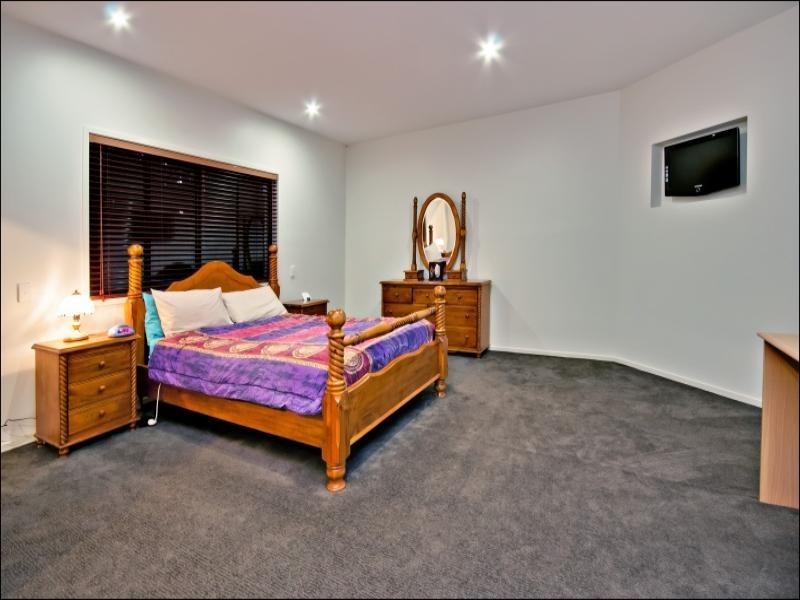 70-72 Emperor Drive, Redland Bay QLD 4165