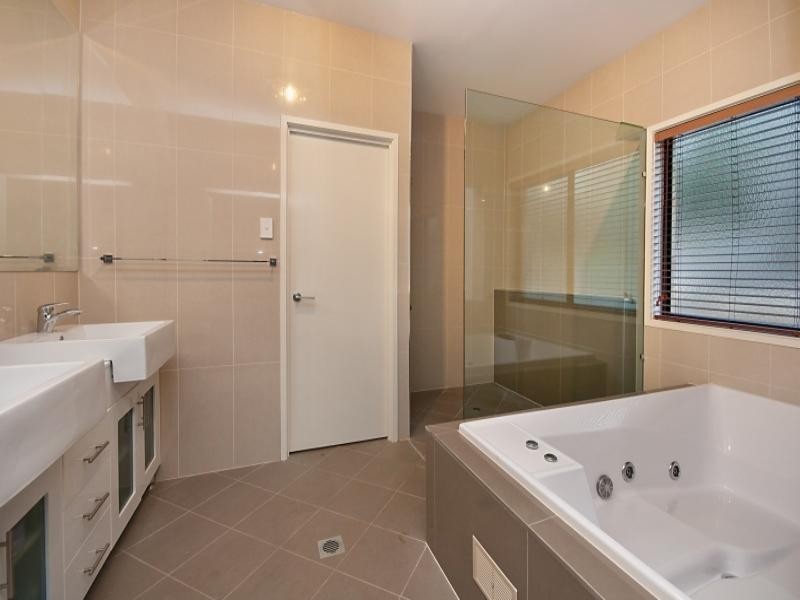 70-72 Emperor Drive, Redland Bay QLD 4165