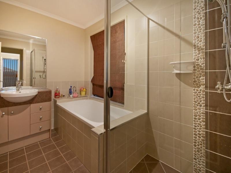 33 Aquila Street, Redland Bay QLD 4165