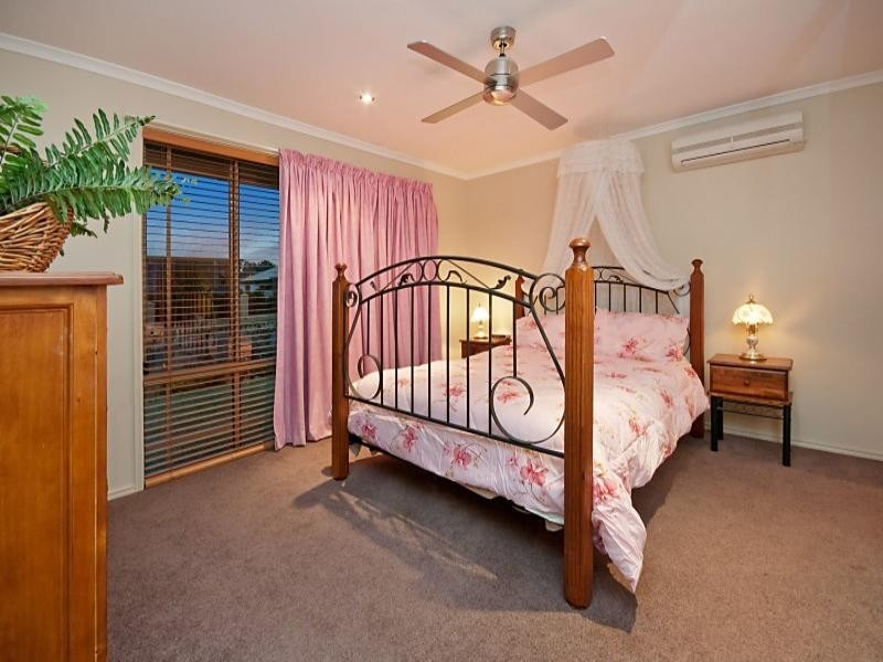 33 Aquila Street, Redland Bay QLD 4165