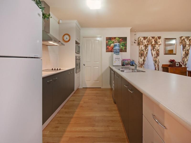 33 Aquila Street, Redland Bay QLD 4165