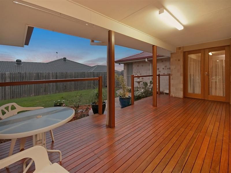 33 Aquila Street, Redland Bay QLD 4165
