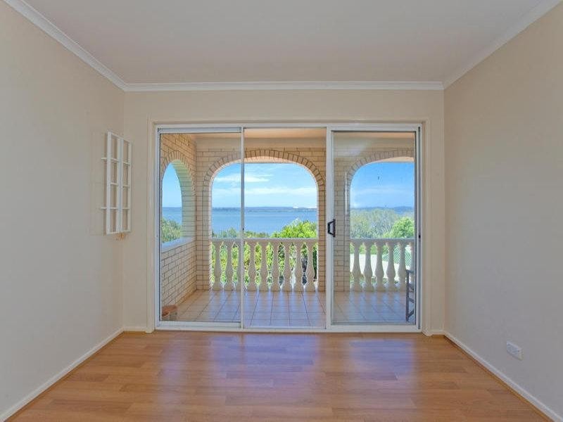 12 Wilson Esplanade, Redland Bay QLD 4165