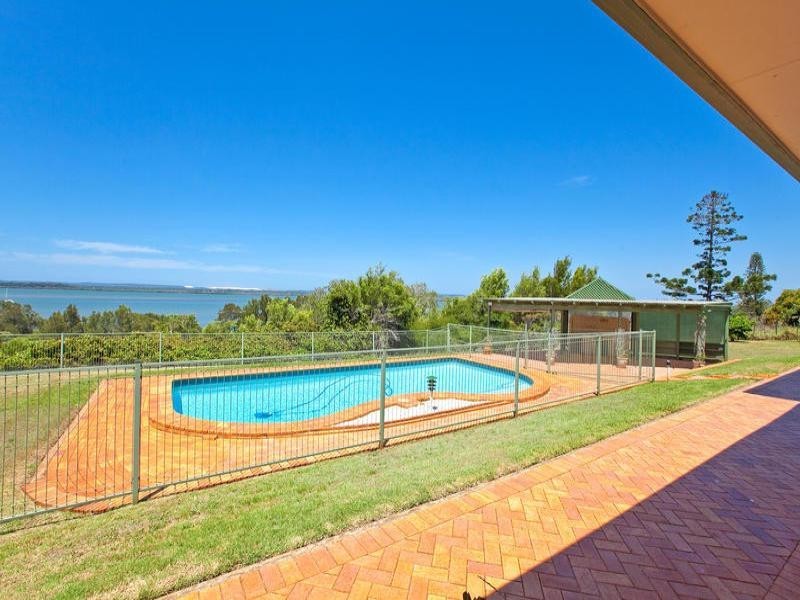 12 Wilson Esplanade, Redland Bay QLD 4165