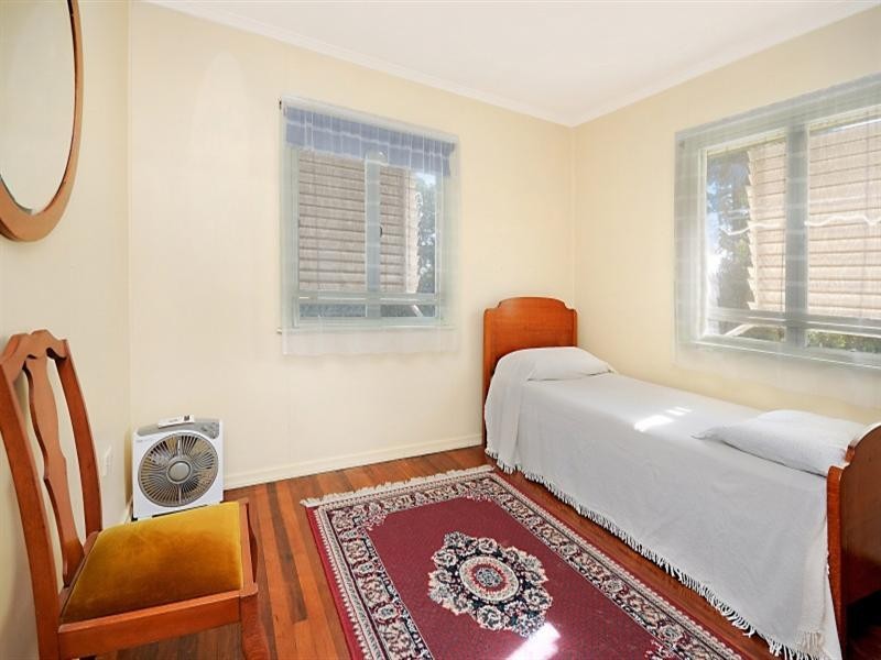 15 Heymer Street, Wynnum QLD 4178