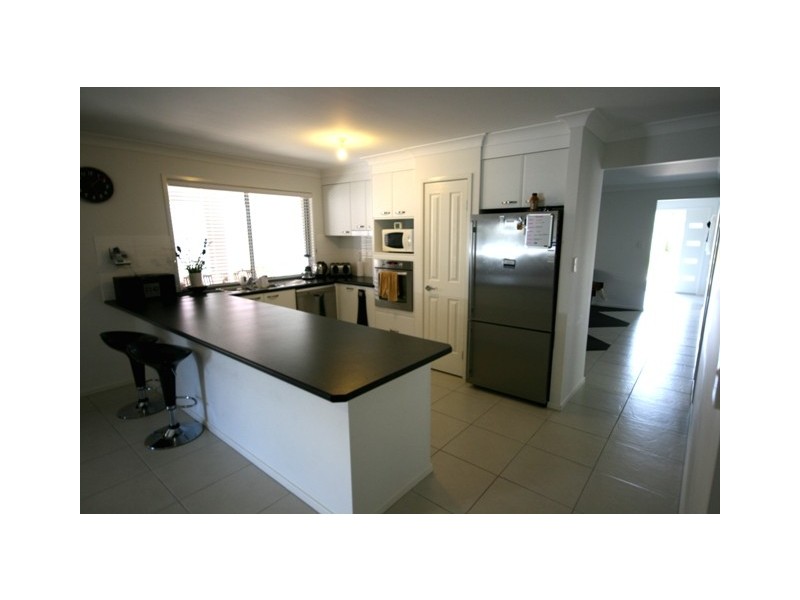 4 Forrest Street, Redland Bay QLD 4165