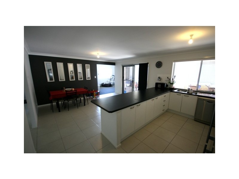 4 Forrest Street, Redland Bay QLD 4165