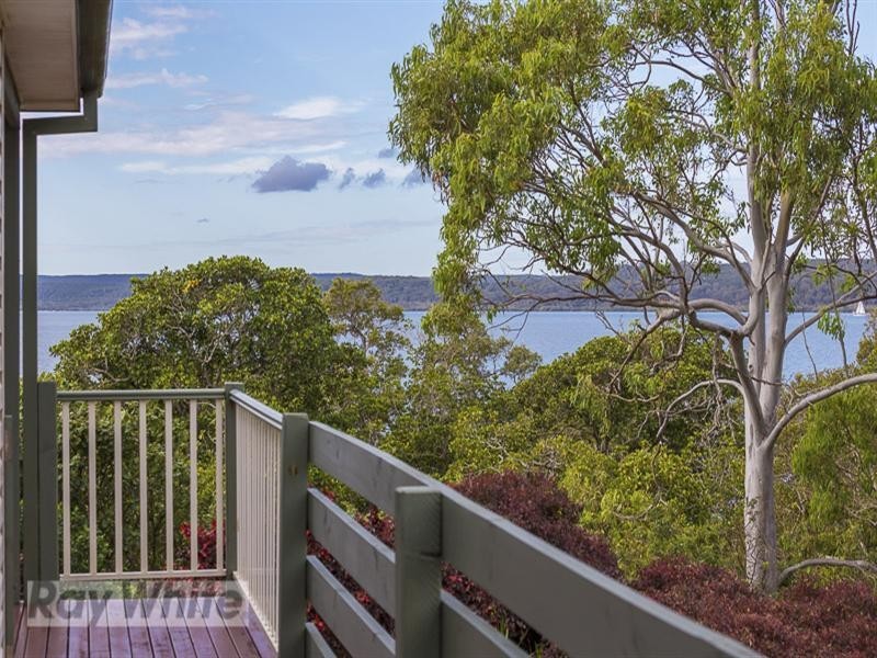 9 Lovell Parade, Lamb Island QLD 4184