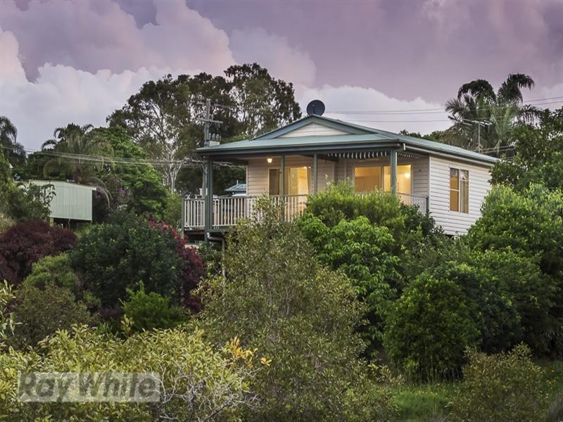 9 Lovell Parade, Lamb Island QLD 4184