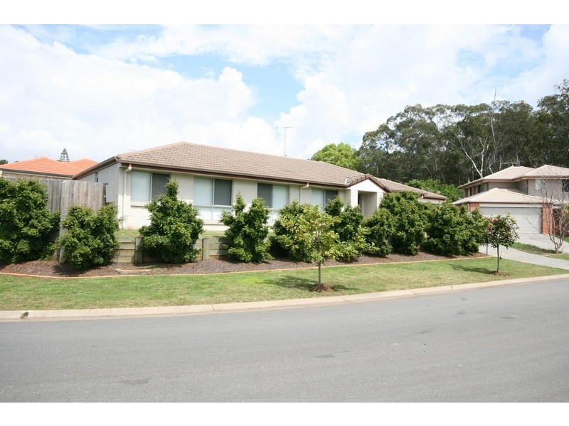 8 Green Place, Redland Bay QLD 4165