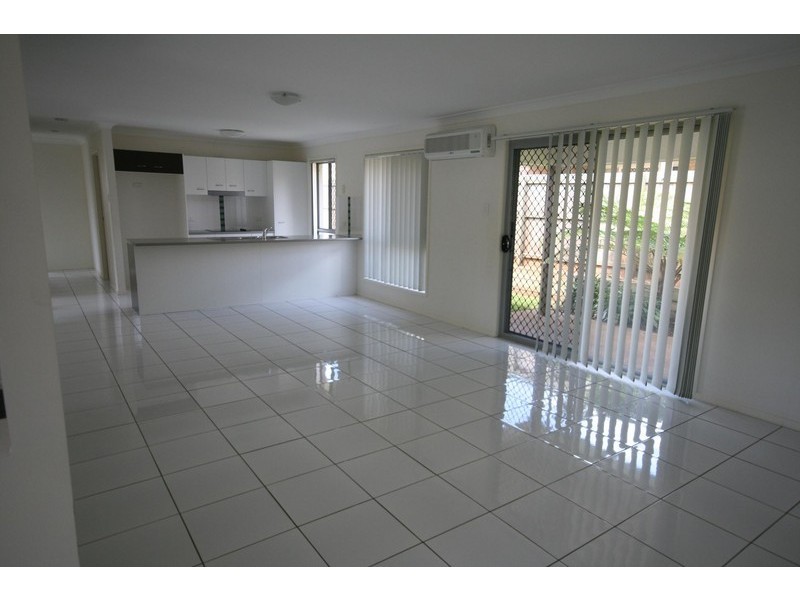 8 Green Place, Redland Bay QLD 4165
