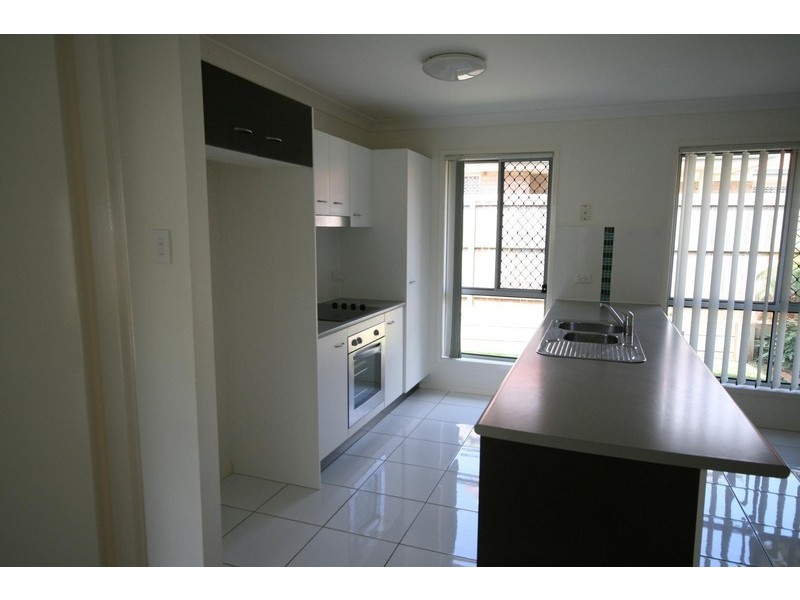 8 Green Place, Redland Bay QLD 4165