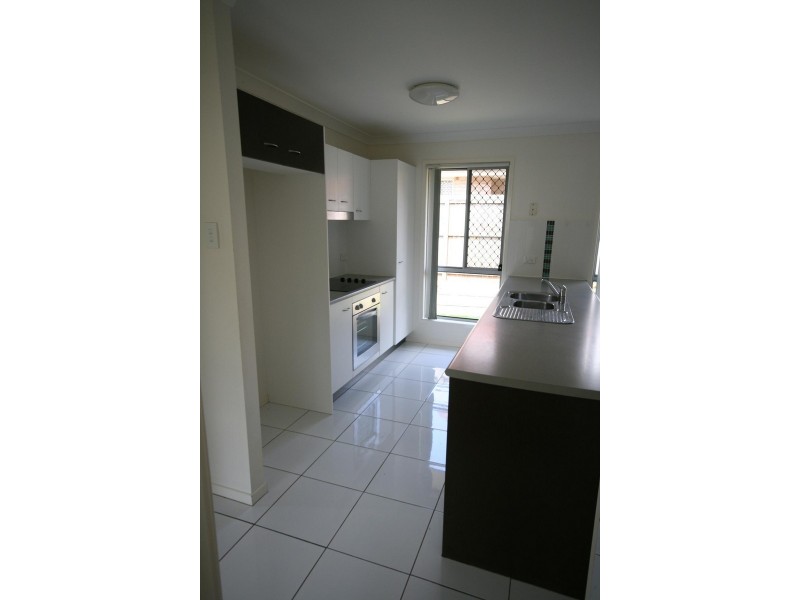 8 Green Place, Redland Bay QLD 4165