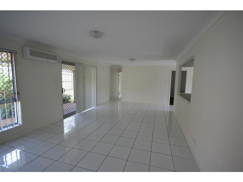 8 Green Place, Redland Bay QLD 4165